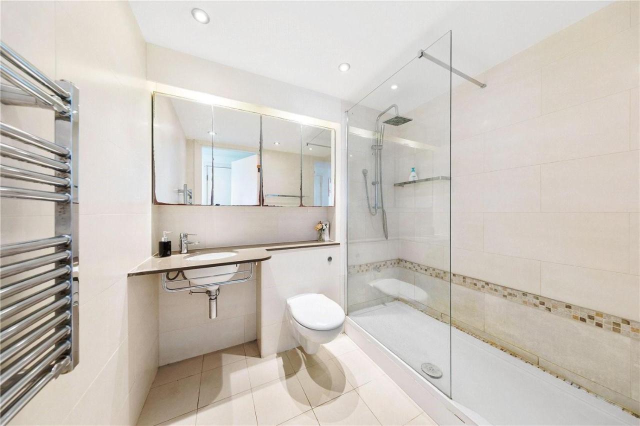 Two Bedroom Apartment - London Excel Stays Exterior photo